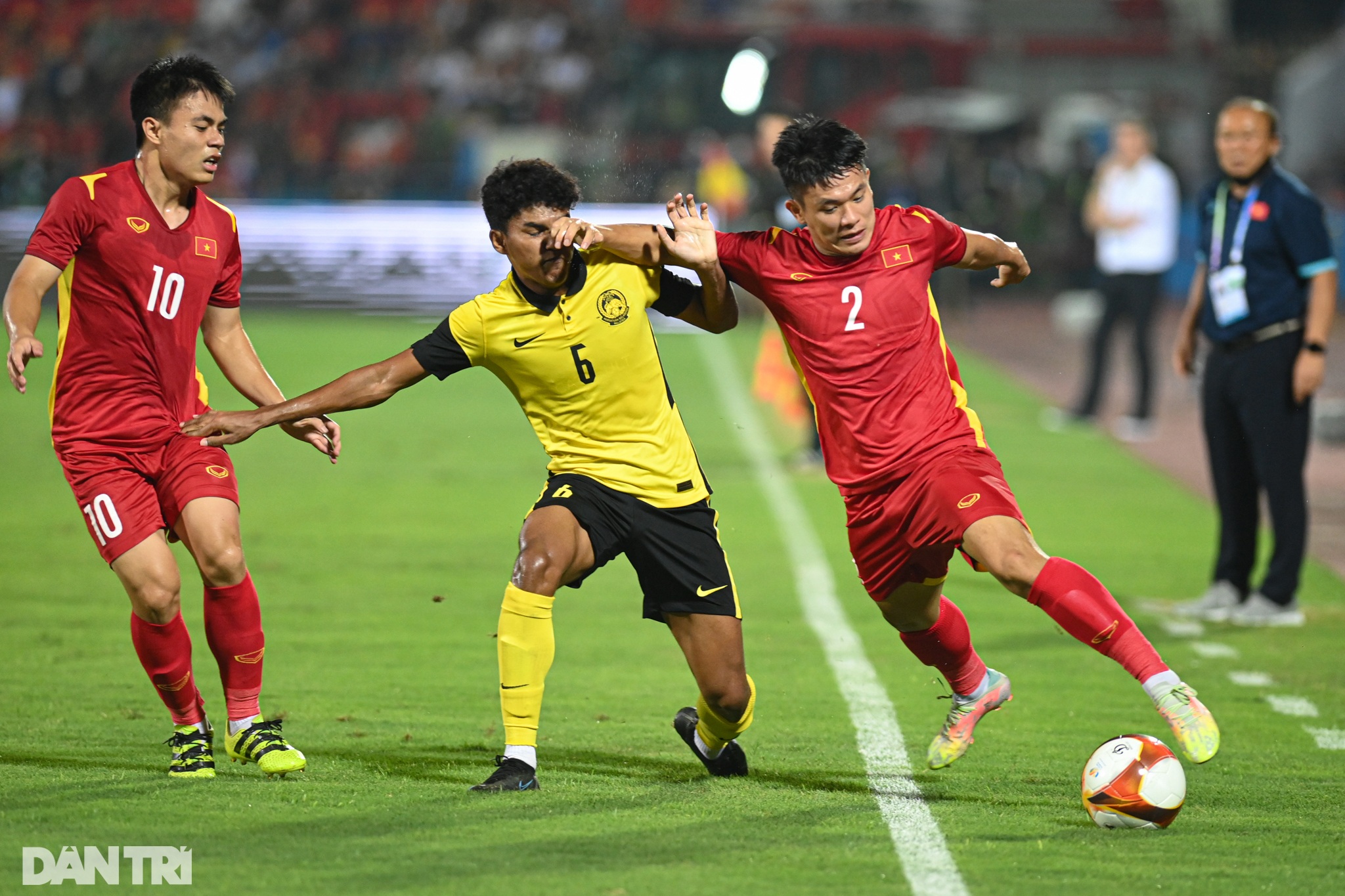 Tiến Linh: Tâm điểm của sự chỉ trích và bàn thắng vàng thành người hùng - 2 Tiến Linh: Tâm điểm của sự chỉ trích và bàn thắng vàng thành người hùng - 2