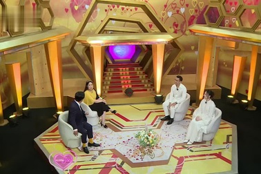 Chàng trai gửi hình mặc đồ bơi làm chị sếp hơn 5 tuổi mê mệt