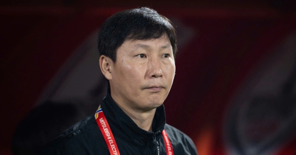 HLV Kim Sang Sik gấp rút đổi người trước trận gặp Man Utd vì lý do bất ngờ