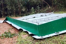 Hàng chục ngôi nhà, cột điện… gãy đổ trong cơn lốc xoáy