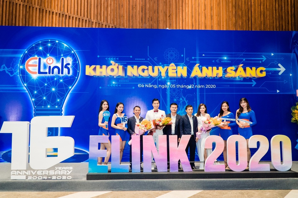 Đèn LED Solar Elink tri ân khách hàng năm 2020 - 1 Đèn LED Solar Elink tri ân khách hàng năm 2020 - 1