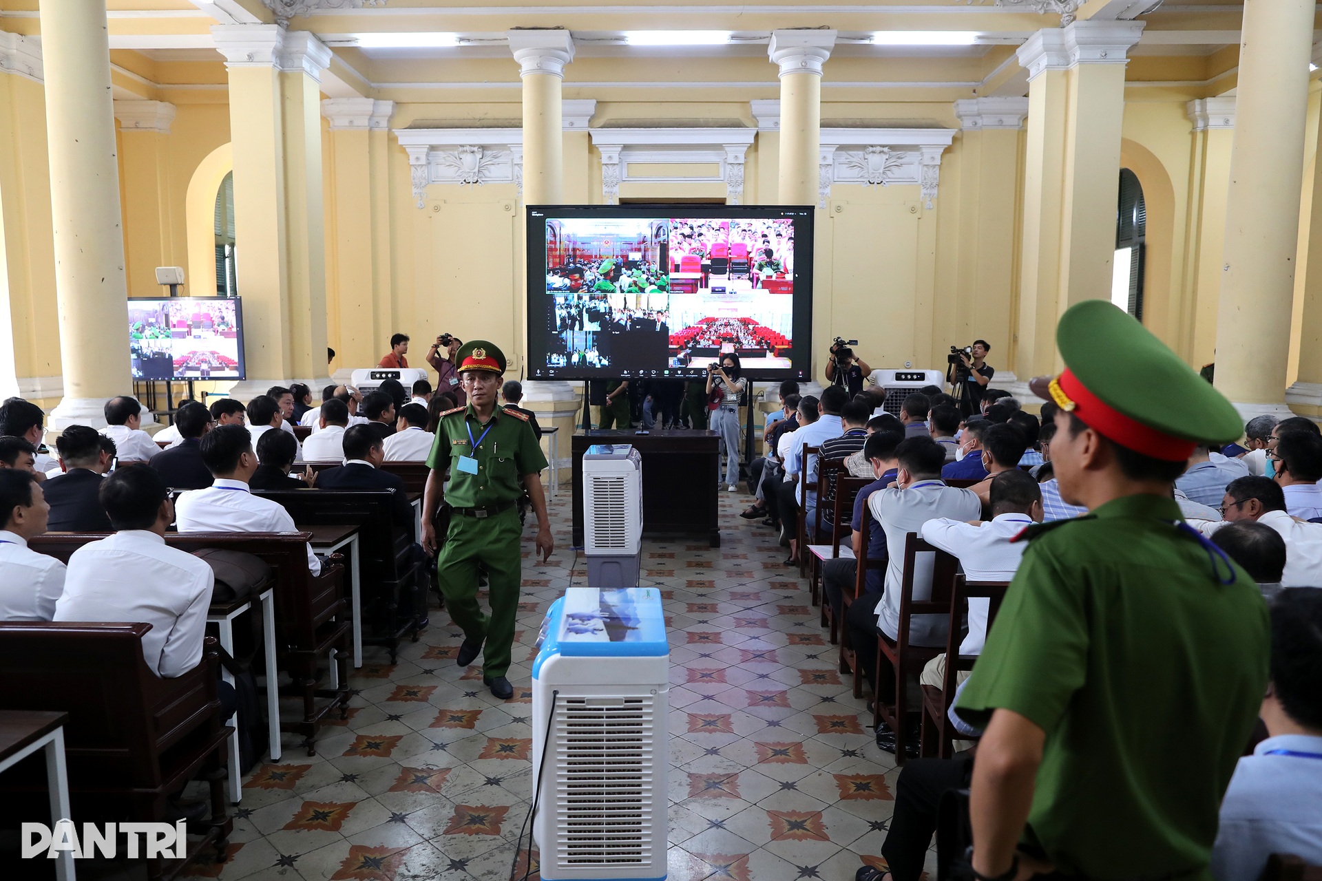 Toàn cảnh phiên xét xử đại án Cục Đăng kiểm Việt Nam với 254 bị cáo hầu tòa - 13 Toàn cảnh phiên xét xử đại án Cục Đăng kiểm Việt Nam với 254 bị cáo hầu tòa - 13