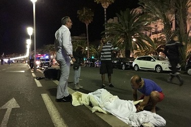 Pháp tổng động viên lực lượng an ninh dự bị sau vụ tấn công đẫm máu