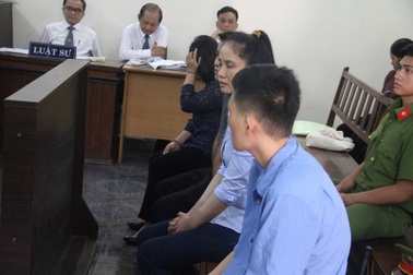 Nữ cán bộ hải quan sân bay Tân Sơn Nhất tiếp tay buôn lậu