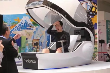 "Máy giặt cả người" giá 10 tỷ đồng, làm sạch từ đầu đến chân trong 15 phút