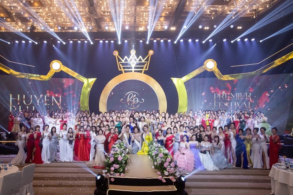Những khoảnh khắc ấn tượng trong Đêm tiệc Nữ Vương của Huyền Phi Award - 4 Những khoảnh khắc ấn tượng trong Đêm tiệc Nữ Vương của Huyền Phi Award - 4