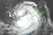 Bão Matmo đã đổ bộ đất liền, Bắc Bộ mưa to từ sáng nay