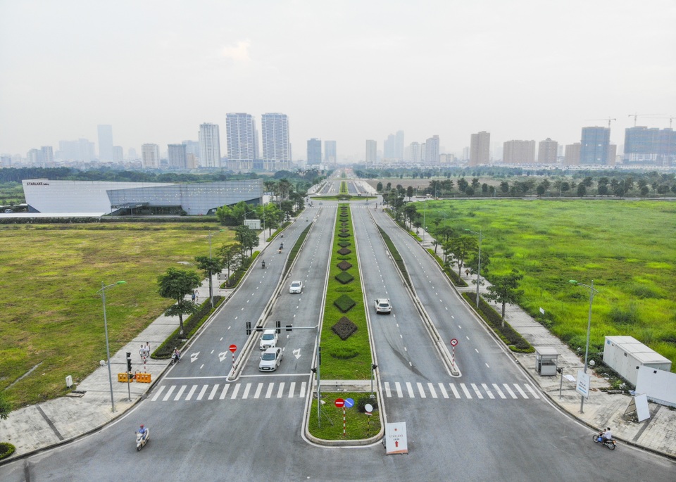Tuyến đường huyết mạch nối 3 quận nội thành Hà Nội ngập trong rác thải - 2 Tuyến đường huyết mạch nối 3 quận nội thành Hà Nội ngập trong rác thải - 2