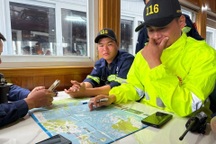 Được ủng hộ 50 triệu, đội cứu hộ vụ lật tàu ở Hạ Long mong tìm chủ nhân