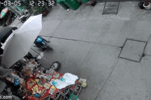 Chạy bộ 100m đuổi theo tên cướp, cô gái ngất xỉu giữa đường