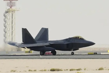 Mỹ đưa thêm dàn máy bay chiến đấu tàng hình tới gần Iran