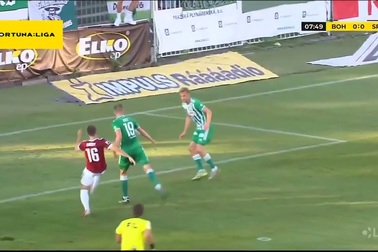 Màn trình diễn ấn tượng của thủ thành Patrik Lê Giang (áo đen)