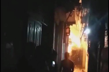 Hà Nội: Con rể đốt nhà bố vợ trong đêm khiến cháu bé 6 tuổi bỏng nặng