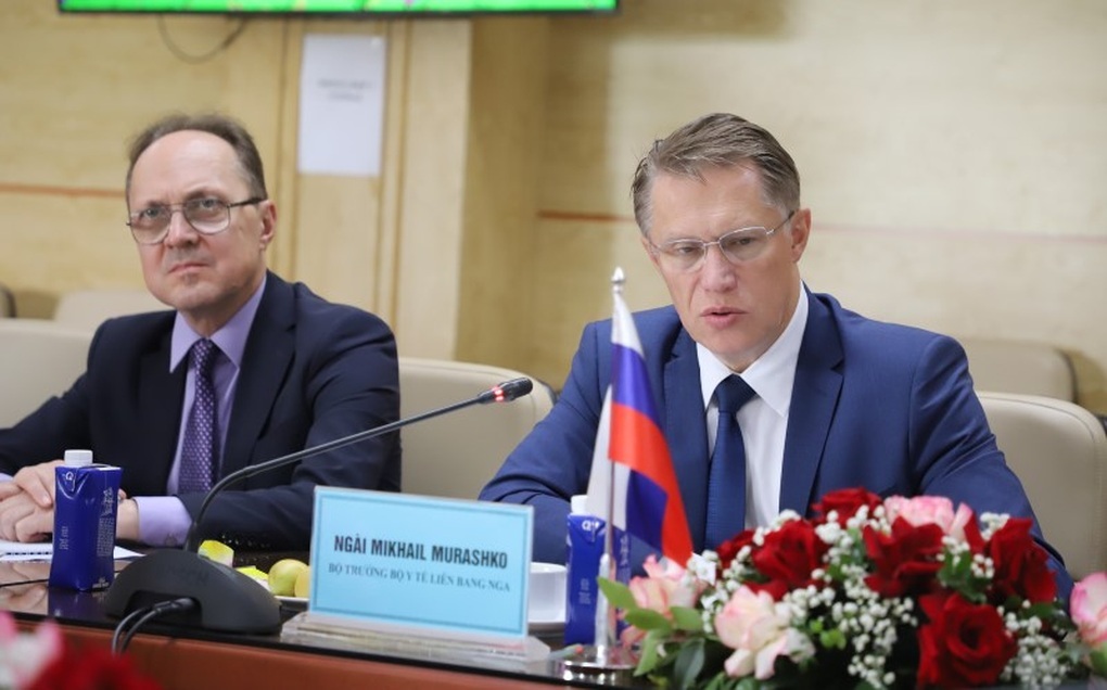 Bộ trưởng Y tế Nga cấp cứu hành khách trên chuyến bay tới Việt Nam - 1