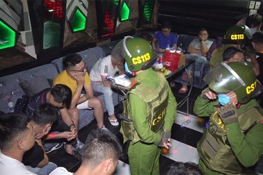 Phát hiện 14 nam, nữ trong quán karaoke dương tính với ma túy
