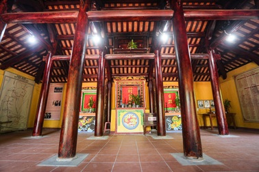 Đình làng cổ từng bị 4 xe tăng Mỹ kéo vẫn không đổ
