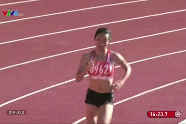 Nguyễn Thị Oanh giành HCV nội dung chạy 5000m