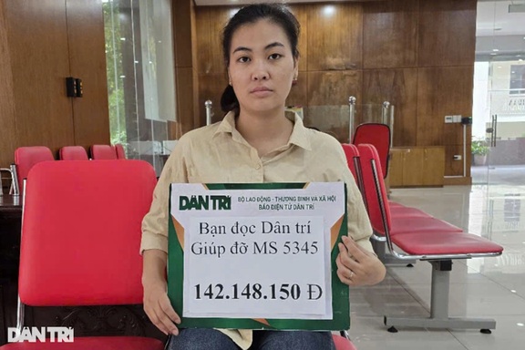 Bạn đọc giúp đỡ bé gái mắc bệnh teo cơ tủy hơn 142 triệu đồng