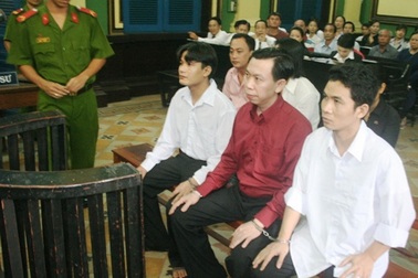 Gia hạn thêm 4 tháng để điều tra lại vụ massage kích dục Tân Hoàng Phát