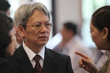 “Không thể vượt lên với vòng kim cô quanh đầu”