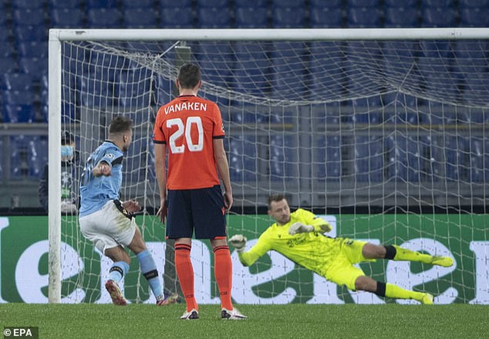 Theo chân Dortmund, Lazio giành vé đi tiếp ở Champions League - 2 Theo chân Dortmund, Lazio giành vé đi tiếp ở Champions League - 2