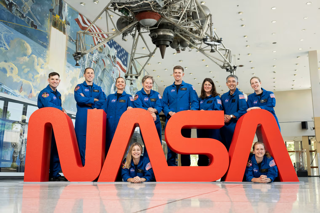 NASA가 새로운 우주인을 소개합니다 - 1 NASA giới thiệu những nhà du hành vũ trụ mới nhất - 1