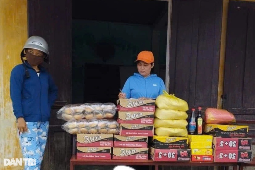 Người miền Trung gói bánh chưng, gom cá khô gửi ra vùng lũ miền Bắc - 6 Người miền Trung gói bánh chưng, gom cá khô gửi ra vùng lũ miền Bắc - 6