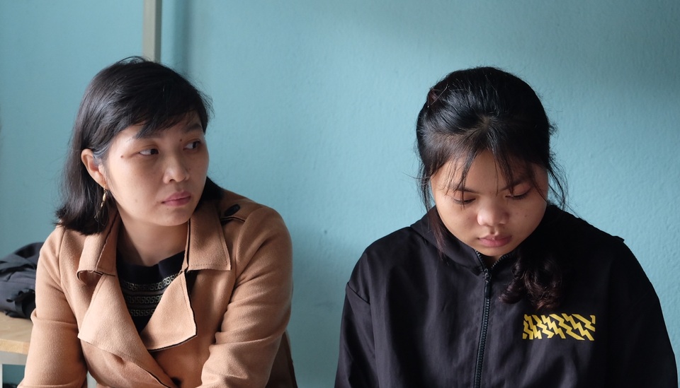 Trắng đêm cầu mong “phép màu” đến với người thân - 3 Trắng đêm cầu mong “phép màu” đến với người thân - 3