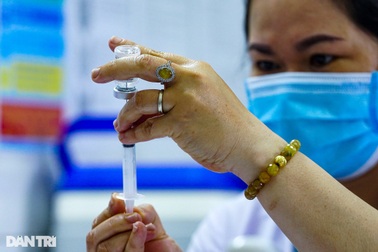 Long An đề xuất được chủ động mua vắc xin Covid-19