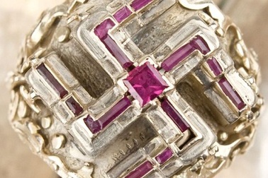 Rao bán nhẫn hồng ngọc của Hitler