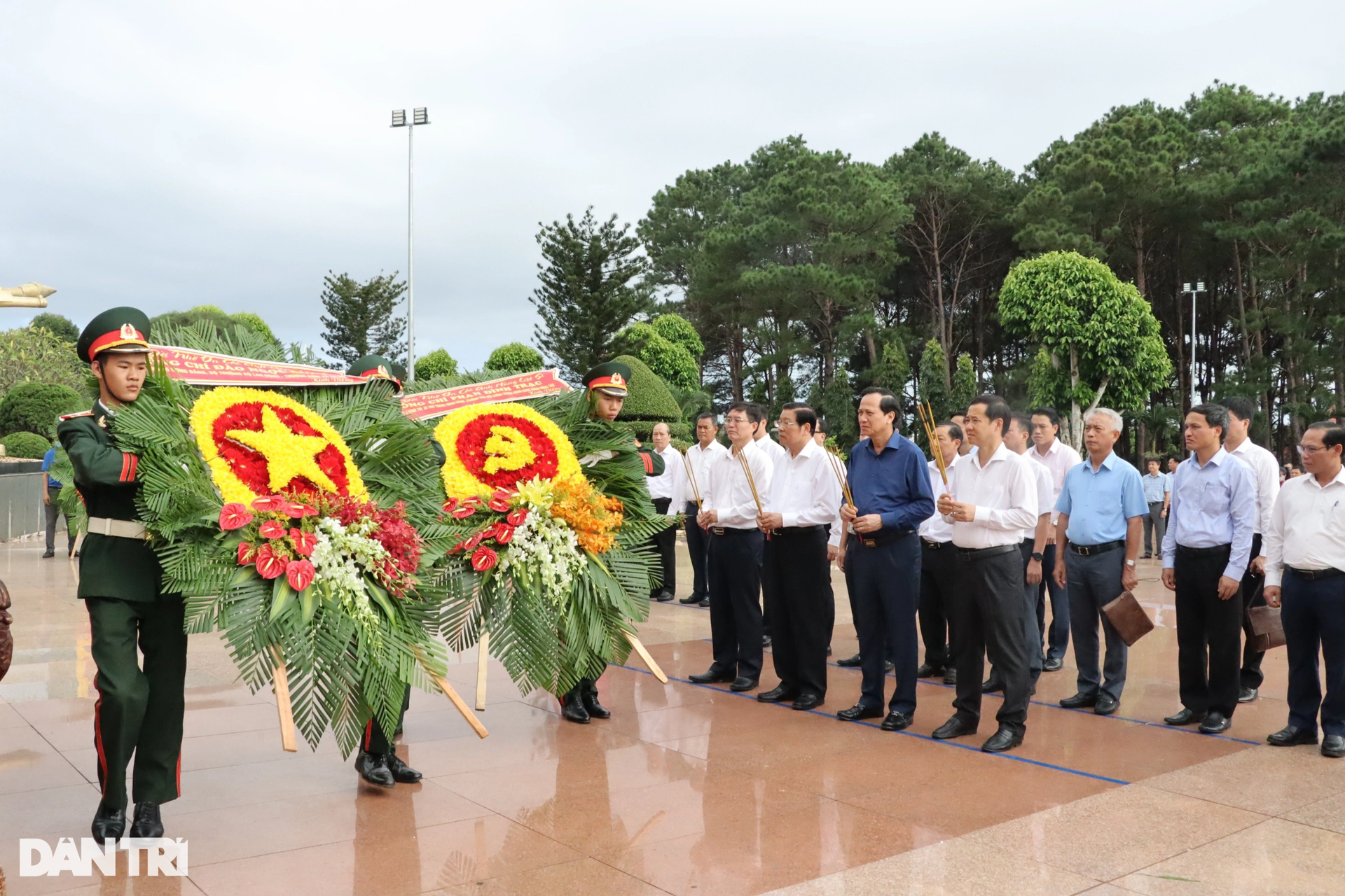 Trưởng ban Nội chính Trung ương thăm hỏi các gia đình liệt sỹ tại Đắk Lắk - 1 Trưởng ban Nội chính Trung ương thăm hỏi các gia đình liệt sỹ tại Đắk Lắk - 1
