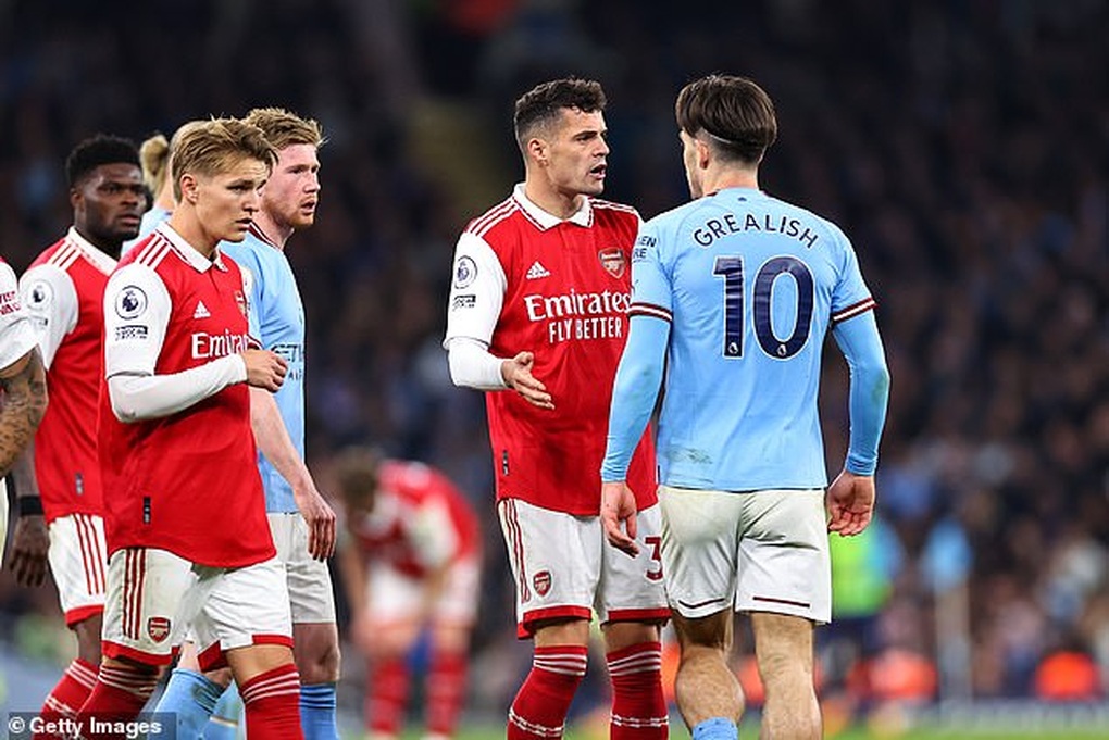 Xô xát nảy lửa, Haaland suýt lao vào đánh nhau với cầu thủ Arsenal - 6 Xô xát nảy lửa, Haaland suýt lao vào đánh nhau với cầu thủ Arsenal - 6