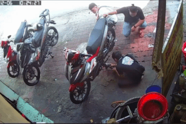 Dùng sai nguyên tắc, thợ sửa xe "lĩnh đủ" chiếc máy... văng thẳng vào mặt