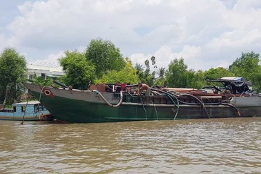 Công an nổ súng bắt “cát tặc” trên sông Hậu