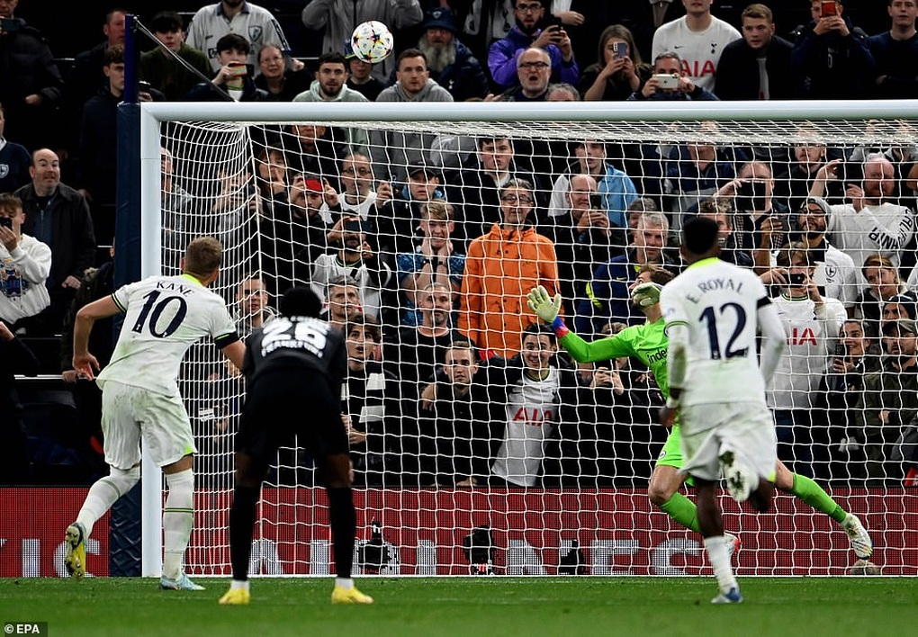Son Heung Min tỏa sáng, Tottenham nở nụ cười trong cơn mưa bàn thắng - 14 Son Heung Min tỏa sáng, Tottenham nở nụ cười trong cơn mưa bàn thắng - 14