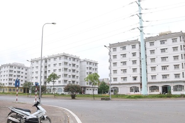 Hà Nội: Bị dân chê, tòa nhà tái định cư hoang vắng sau hơn 10 năm hoàn thiện