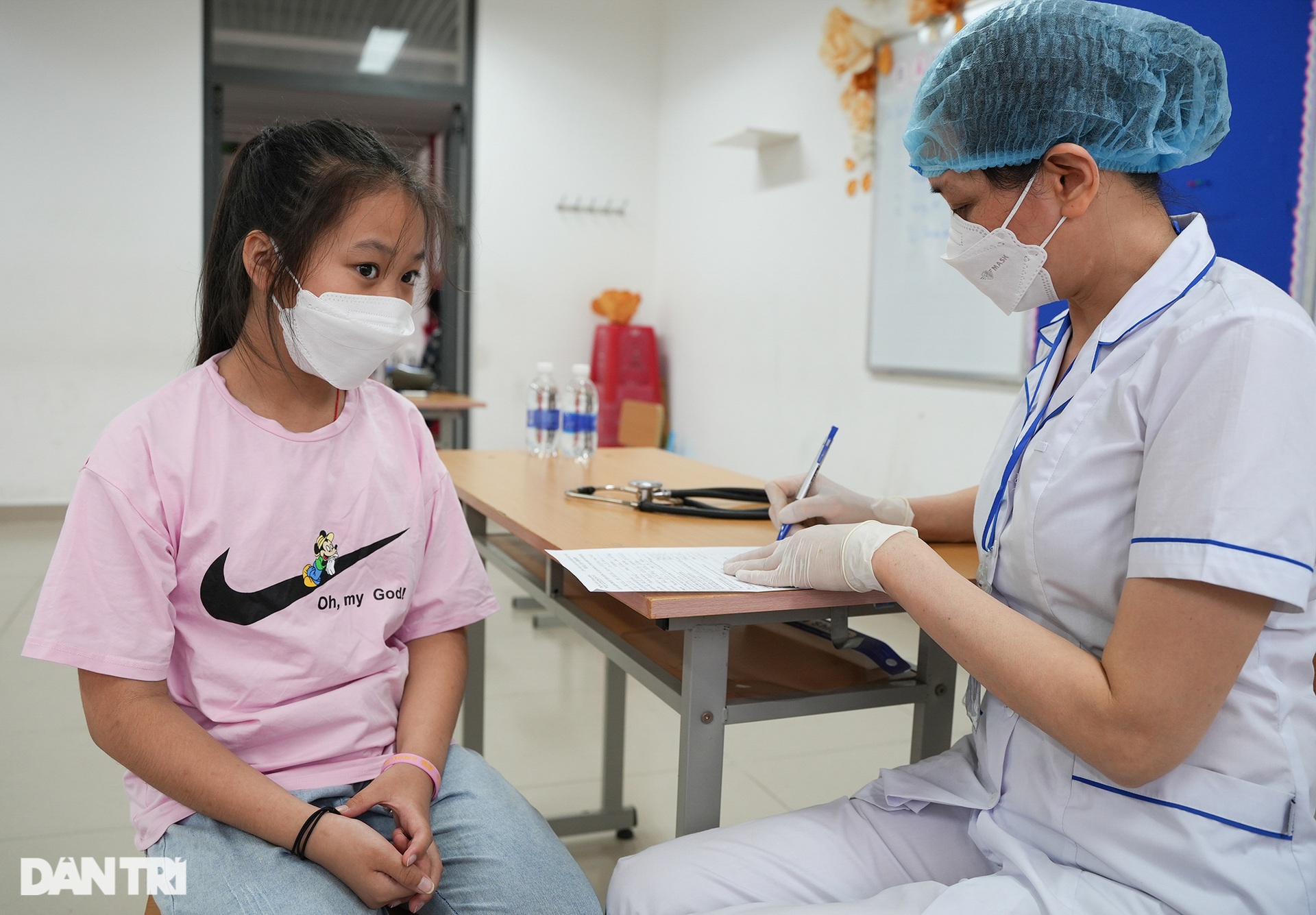 Những trẻ dưới 12 tuổi đầu tiên ở Hà Nội được tiêm vaccine phòng Covid-19 - 4