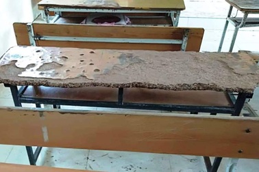 Gần 1.000 học sinh Mường Lát phải ngồi ghép vì thiếu bàn ghế