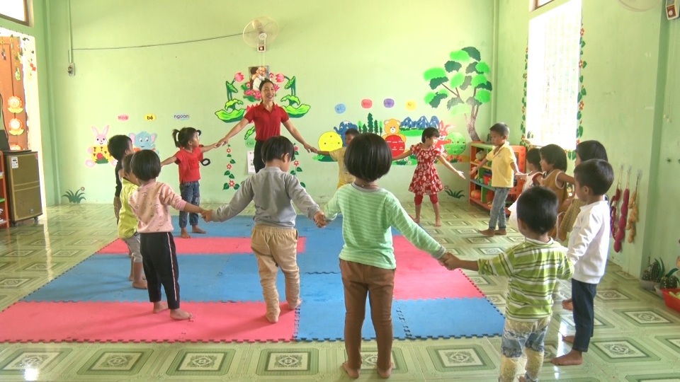 Hành trình nhiều nước mắt về bữa cơm bán trú của trẻ bản Kè, Cáo và Chuối - 9 Hành trình nhiều nước mắt về bữa cơm bán trú của trẻ bản Kè, Cáo và Chuối - 9