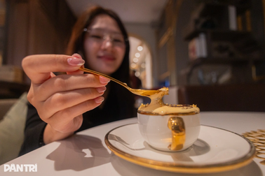 "Uống để sống": Sinh viên sẵn sàng nhịn ăn tối dành tiền đến quán cà phê