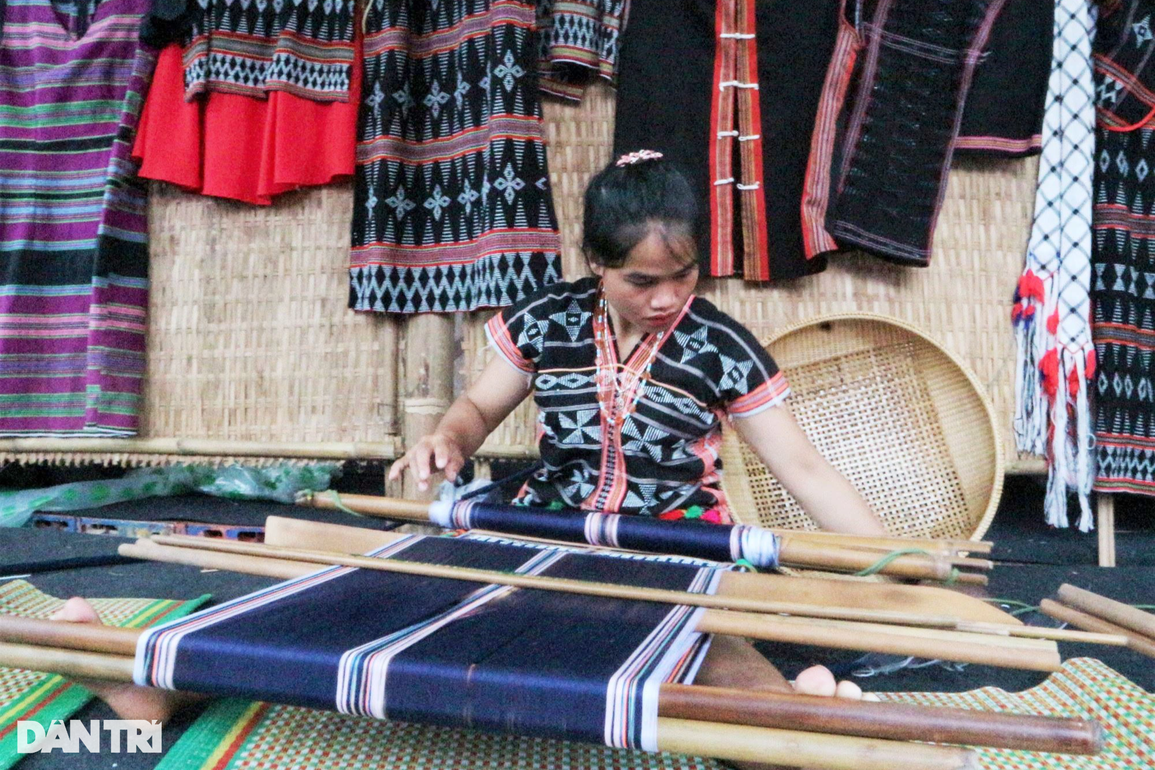 Những sản phẩm độc lạ tại festival làng nghề đầu tiên tại Quảng Nam - 2 Những sản phẩm độc lạ tại festival làng nghề đầu tiên tại Quảng Nam - 2
