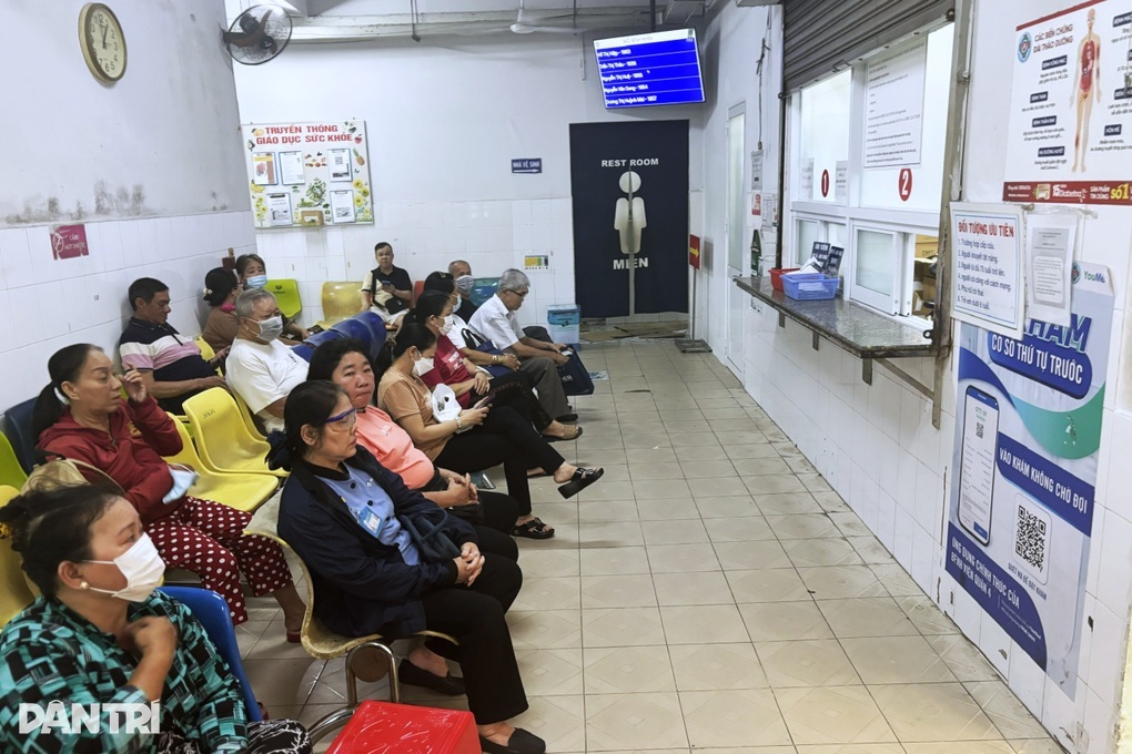 ចំណុចដែលប្រជាពលរដ្ឋមិនពេញចិត្តចំពោះមន្ទីរពេទ្យរដ្ឋក្នុងទីក្រុងហូជីមិញ - ១ Những điểm khiến người dân chưa hài lòng về bệnh viện công tại TPHCM - 1