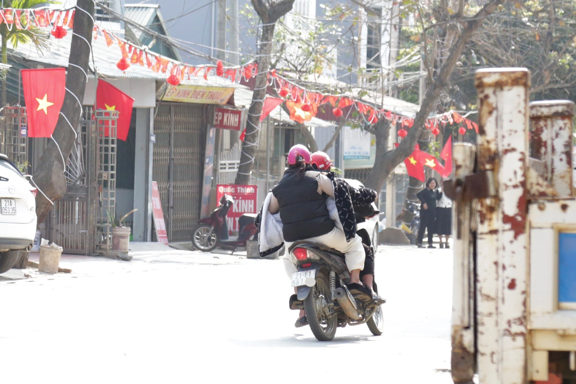 Xuyên Tết xử lý ma men, phát hiện lái xe dính cồn gấp 3,2 lần kịch khung - 8 Xuyên Tết xử lý ma men, phát hiện lái xe dính cồn gấp 3,2 lần kịch khung - 8