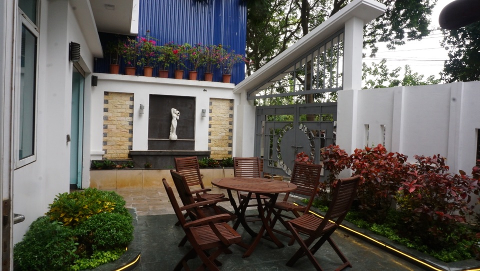 Chiêm ngưỡng ngôi biệt thự có đến 4 khu vườn xanh mát giữa lòng Hà Nội - 3 Chiêm ngưỡng ngôi biệt thự có đến 4 khu vườn xanh mát giữa lòng Hà Nội - 3