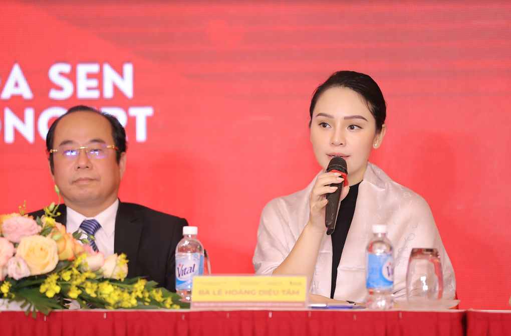 Mỹ Linh, Tùng Dương hát cùng dàn nhạc châu Âu tại Lễ hội âm nhạc quốc tế - 2 Mỹ Linh, Tùng Dương hát cùng dàn nhạc châu Âu tại Lễ hội âm nhạc quốc tế - 2
