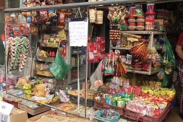 Người dân Hồng Mai dùng “chiêu độc” phòng Covid-19 sau lệnh cách ly