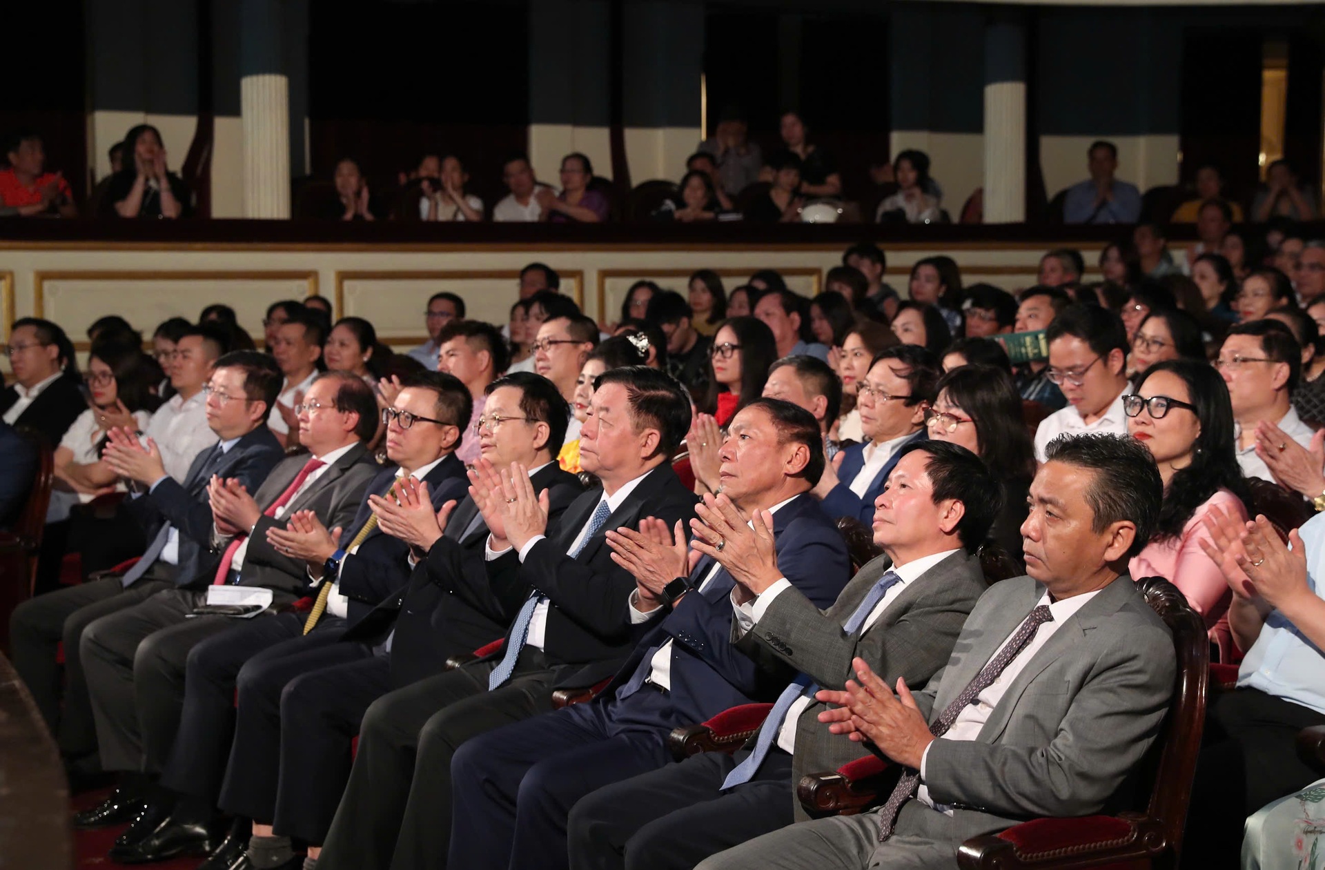 Xúc động chương trình nghệ thuật Quà tháng 5 dâng Người - 1 Xúc động chương trình nghệ thuật Quà tháng 5 dâng Người - 1