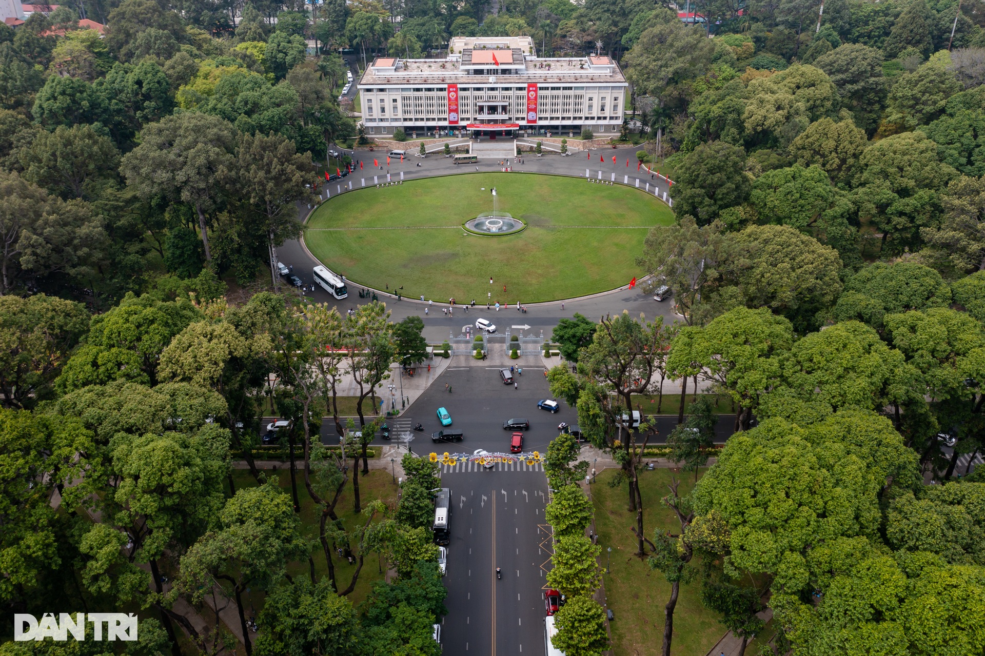 Bắt đầu thi công khán đài chào mừng đại lễ 30/4 ở TPHCM - 13 Bắt đầu thi công khán đài chào mừng đại lễ 30/4 ở TPHCM - 13