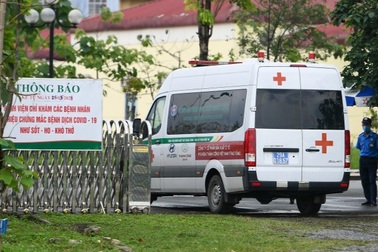 Bệnh viện Bệnh Nhiệt đới Trung ương: Dịch "vỡ" ở những khoa không ngờ tới