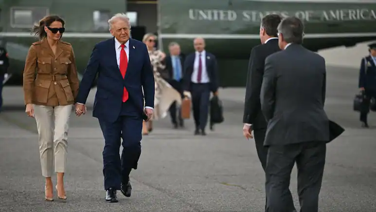 Chuyên cơ gặp sự cố, Tổng thống Donald Trump đổi sang trực thăng dự bị - 1